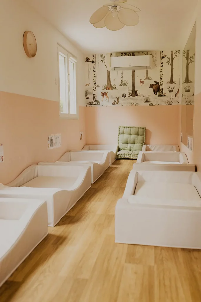 sieste intérieure a la creche little pious